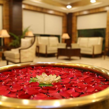 Golden Gate Hotel Indore Exterior foto